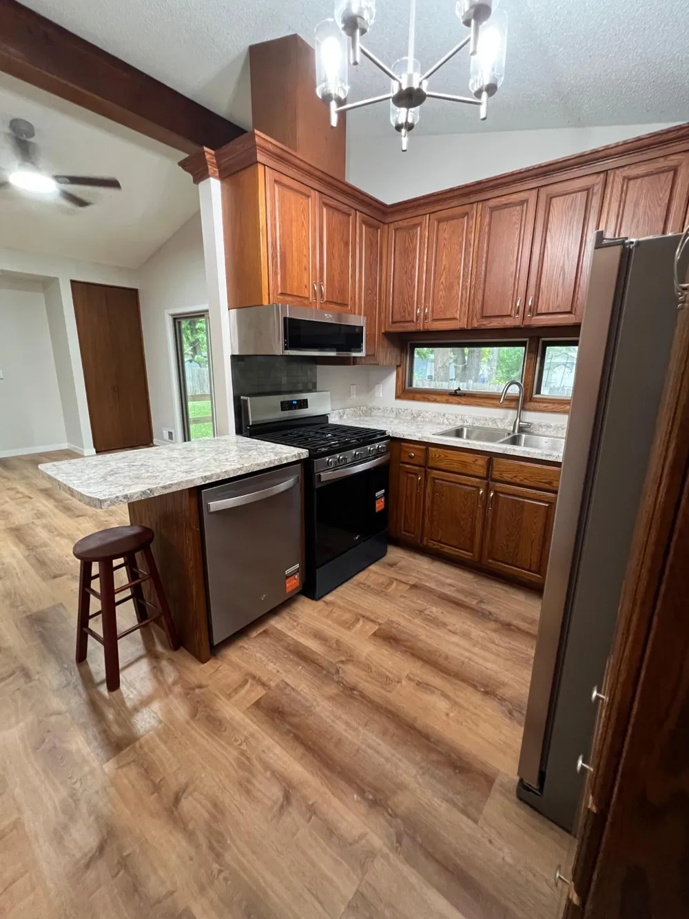 122 Craig Way NE Fridley, MN 55432