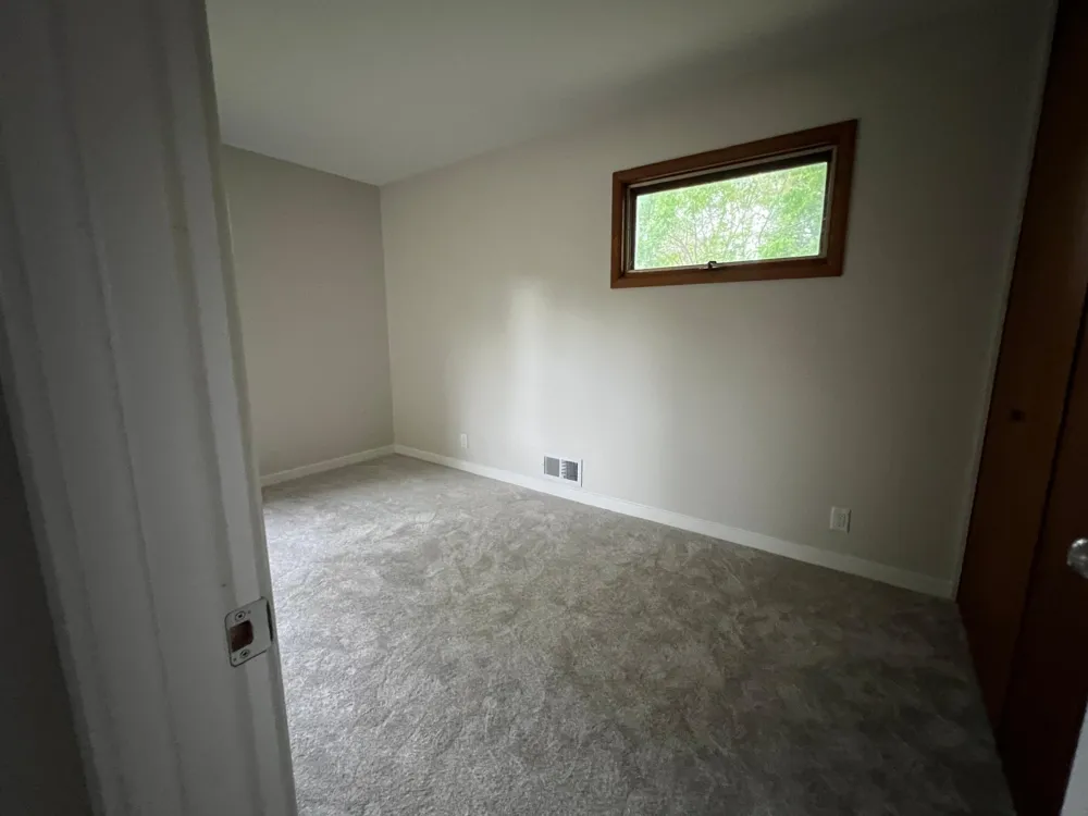 122 Craig Way NE Fridley, MN 55432