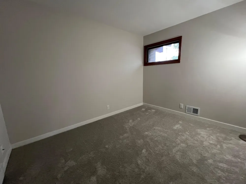 122 Craig Way NE Fridley, MN 55432