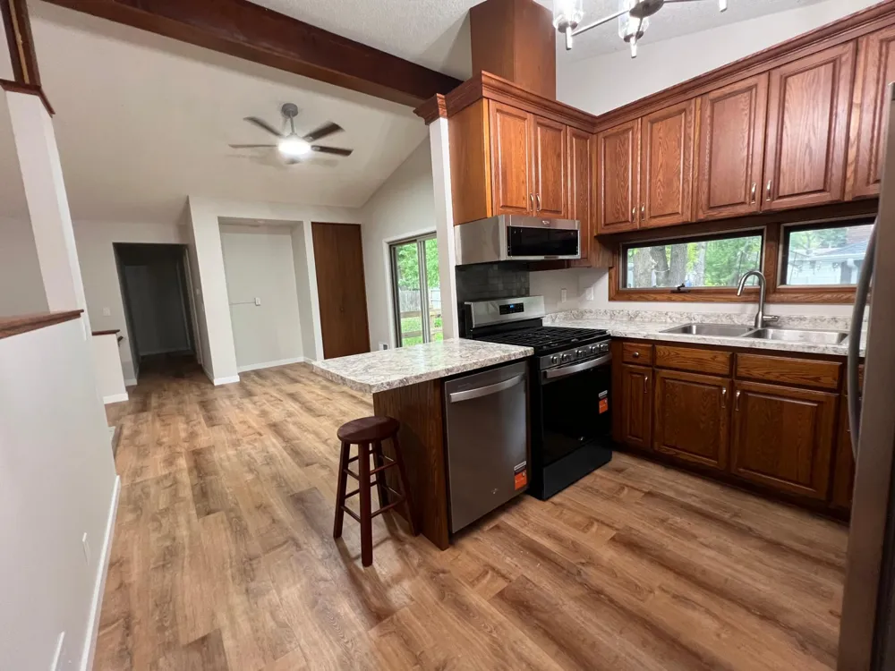 122 Craig Way NE Fridley, MN 55432