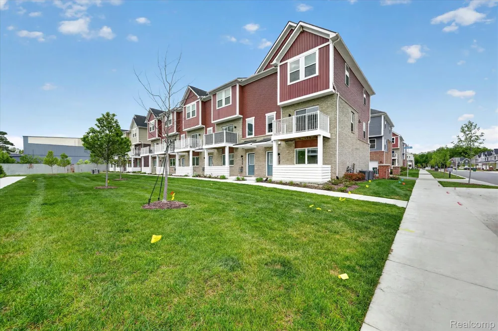 4876 E Ludlow Lane Troy City, MI 48085