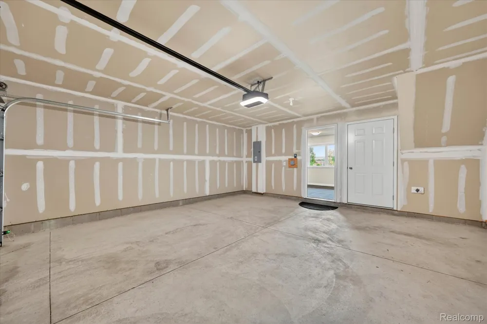 4876 E Ludlow Lane Troy City, MI 48085