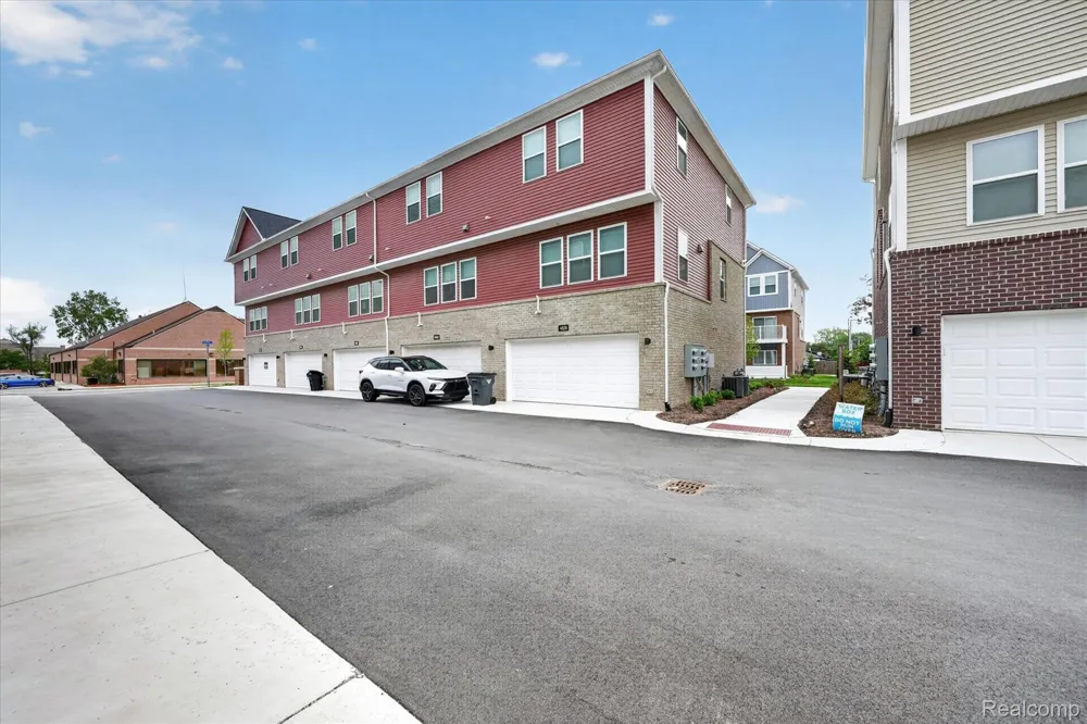 4876 E Ludlow Lane Troy City, MI 48085