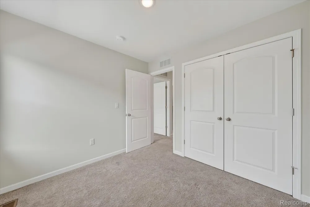 4876 E Ludlow Lane Troy City, MI 48085