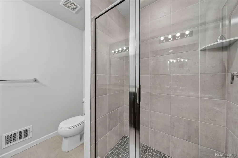 4876 E Ludlow Lane Troy City, MI 48085