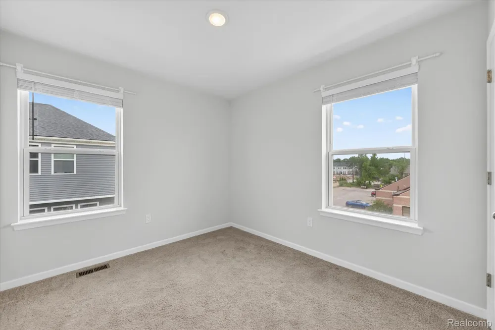 4876 E Ludlow Lane Troy City, MI 48085