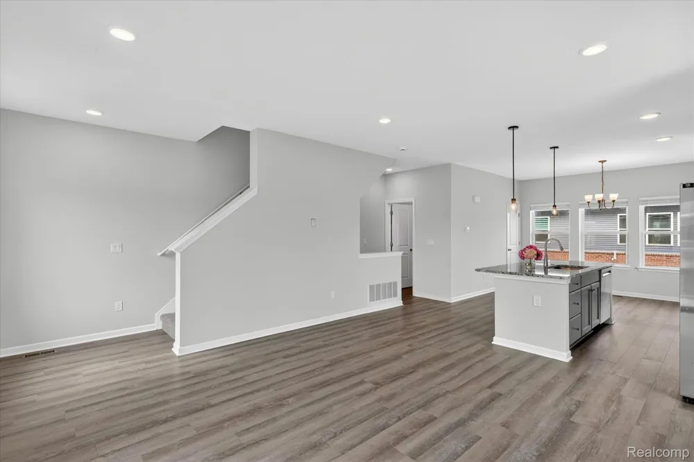 4876 E Ludlow Lane Troy City, MI 48085