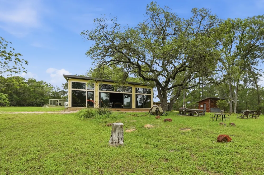 169 Ann Powell Road Smithville, TX 78957