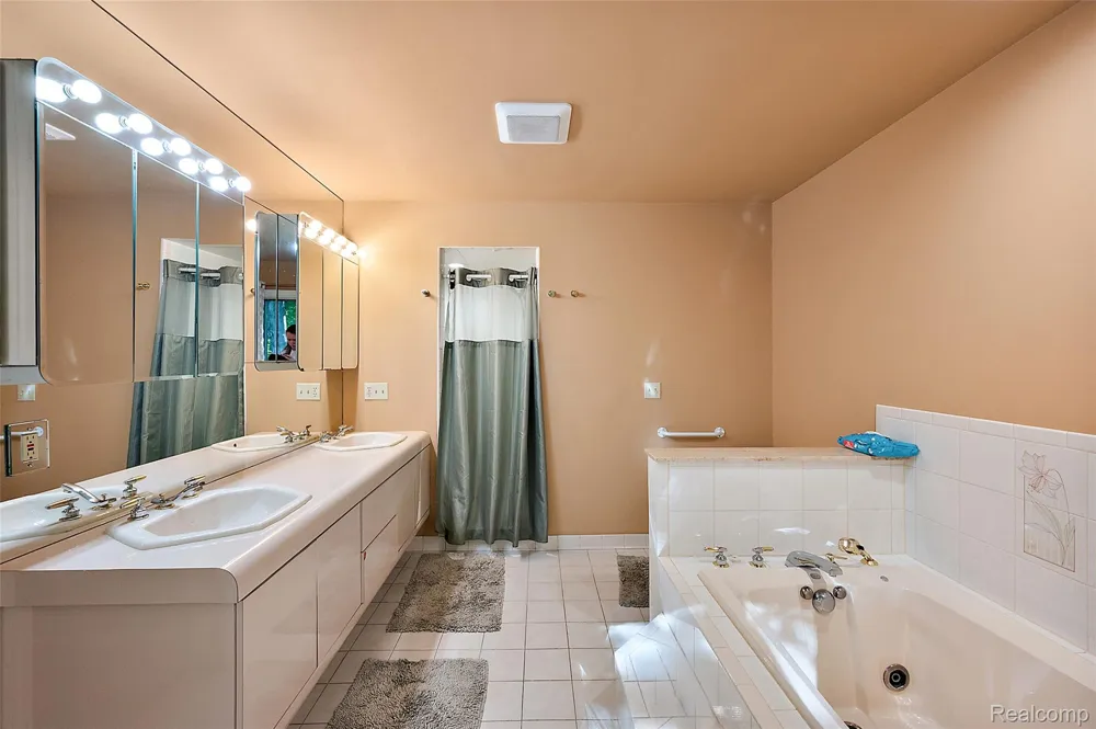 17840 Christine Boulevard Clinton Charter Township, MI 48038