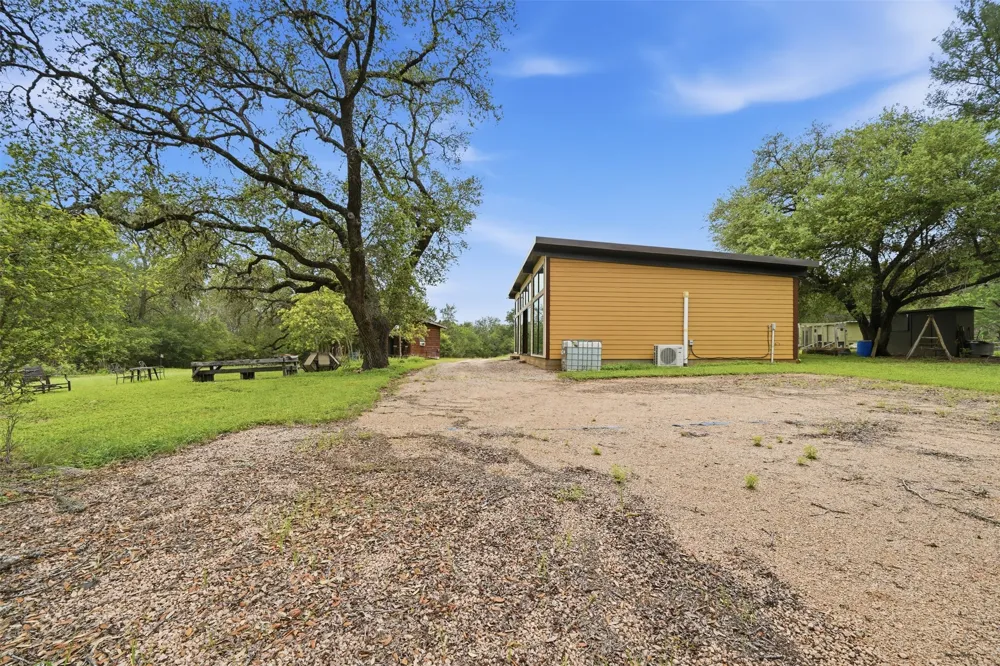 169 Ann Powell Road Smithville, TX 78957