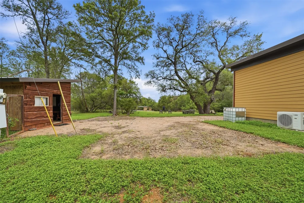 169 Ann Powell Road Smithville, TX 78957