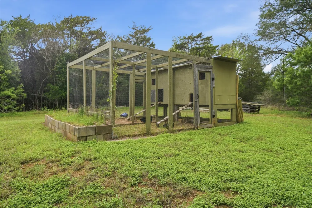 169 Ann Powell Road Smithville, TX 78957