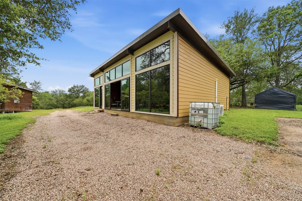 169 Ann Powell Road Smithville, TX 78957