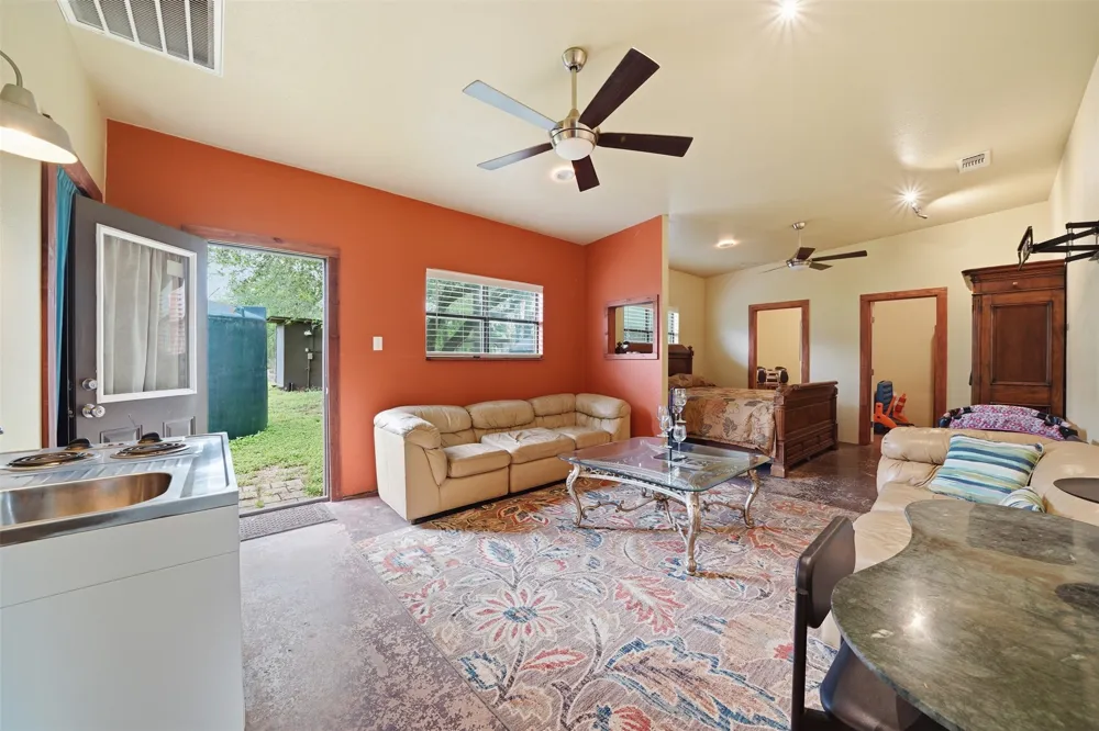 169 Ann Powell Road Smithville, TX 78957