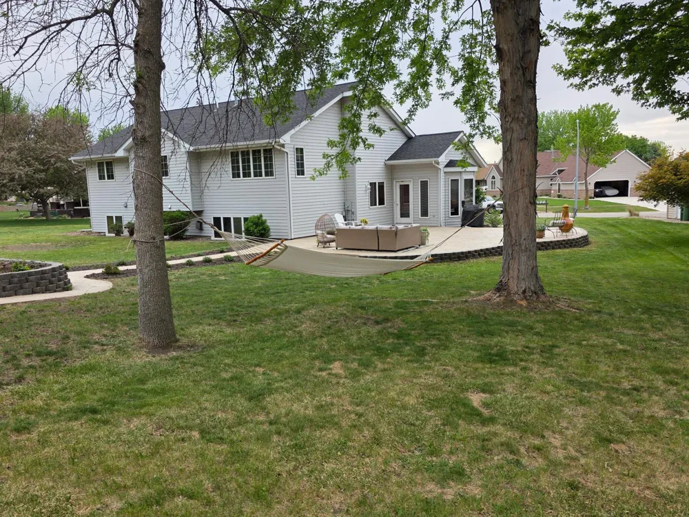 885 Briarwood Drive Worthington, MN 56187