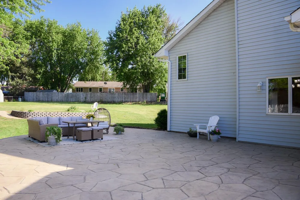 885 Briarwood Drive Worthington, MN 56187