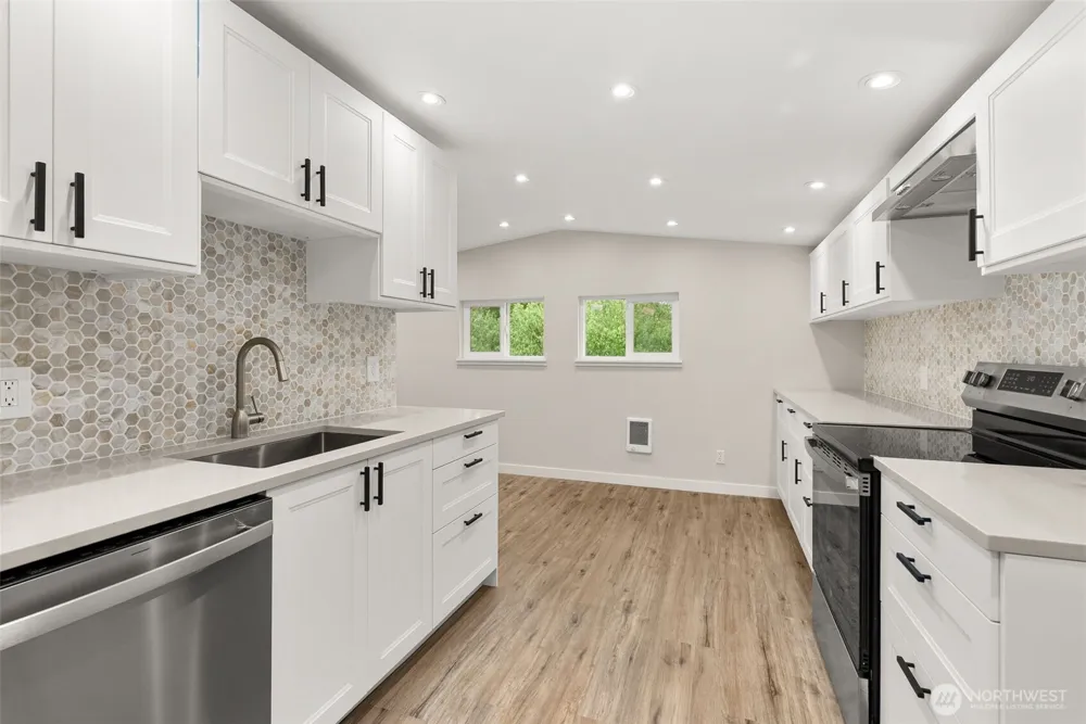 1642 State Route 105 Grayland, WA 98547