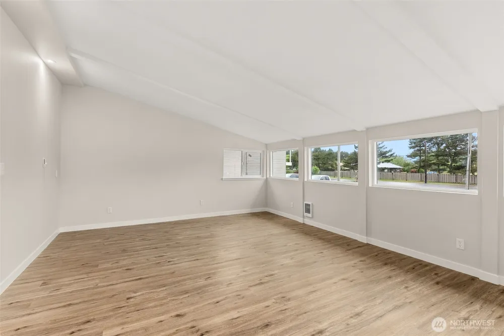 1642 State Route 105 Grayland, WA 98547
