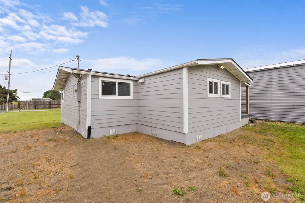 1642 State Route 105 Grayland, WA 98547