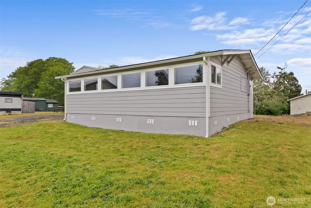 1642 State Route 105 Grayland, WA 98547