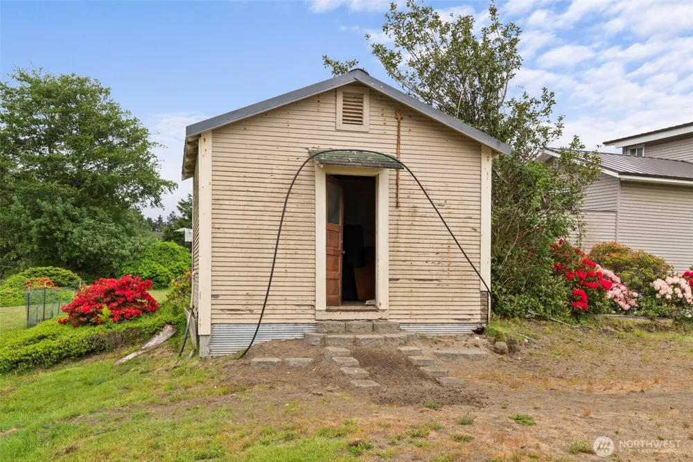 1642 State Route 105 Grayland, WA 98547