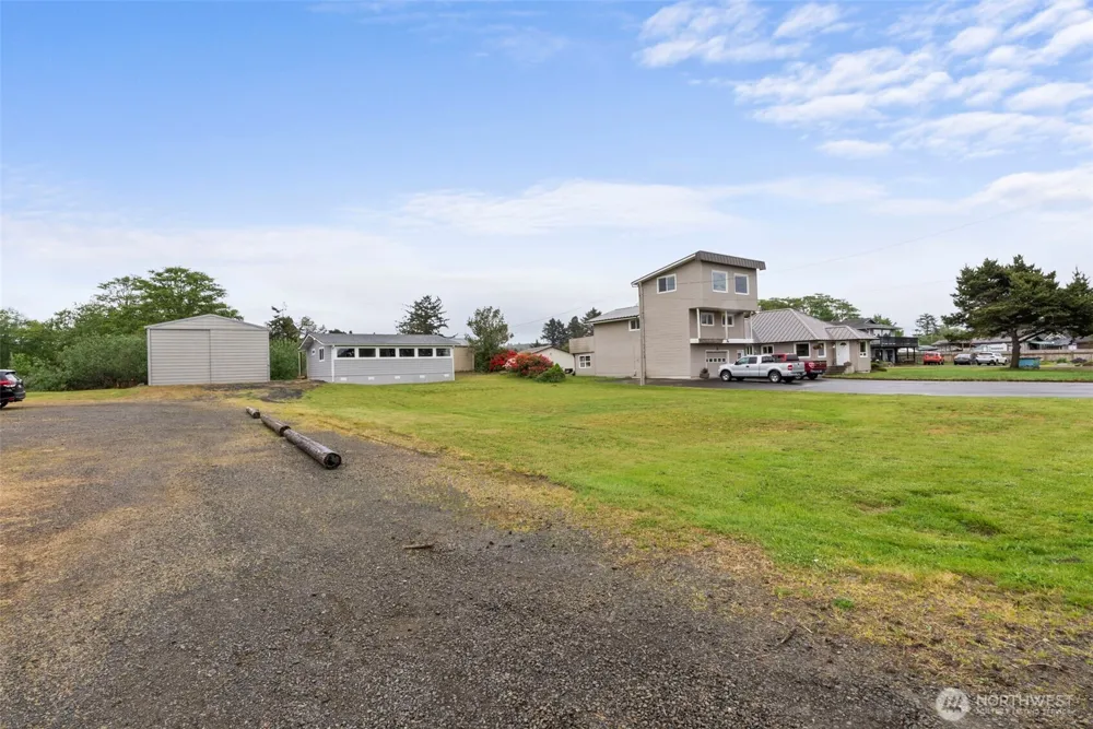 1642 State Route 105 Grayland, WA 98547