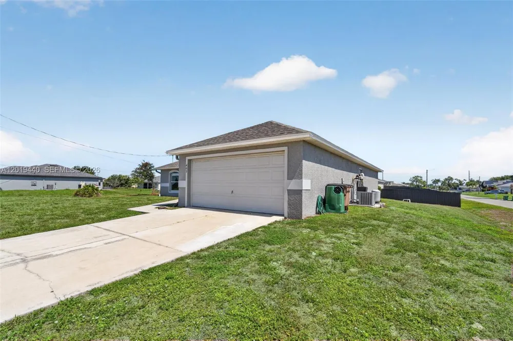 409 NE 25th Ter Cape Coral, FL 33909