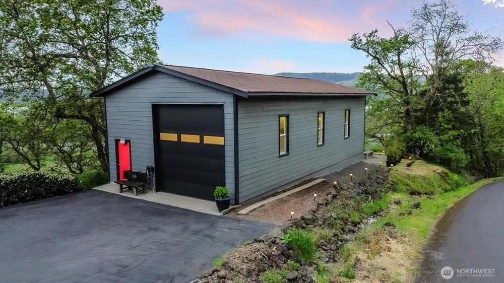 72 Bluff Road Kelso, WA 98626