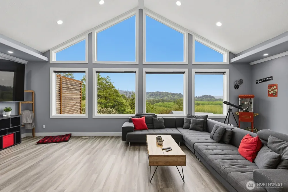 72 Bluff Road Kelso, WA 98626