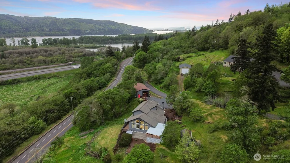 72 Bluff Road Kelso, WA 98626