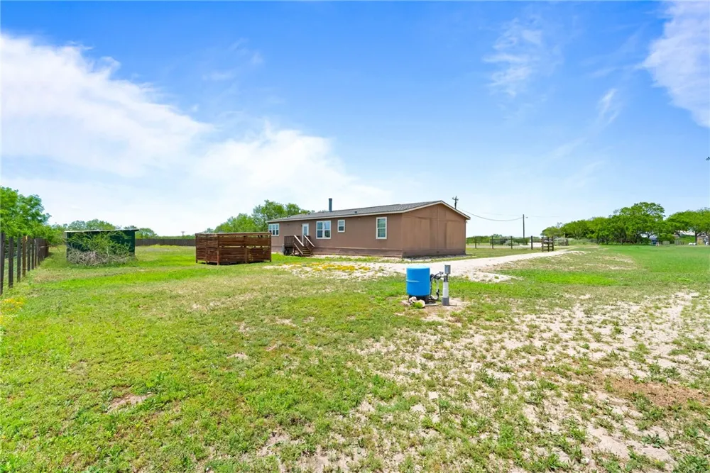 3249 County Road 308 Orange Grove, TX 78372