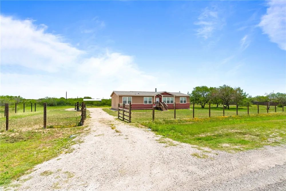 3249 County Road 308 Orange Grove, TX 78372