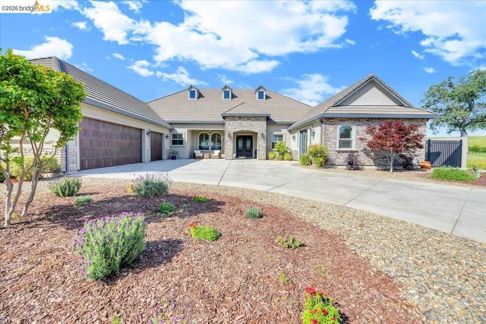1976 Oak Creek Copperopolis, CA 95228