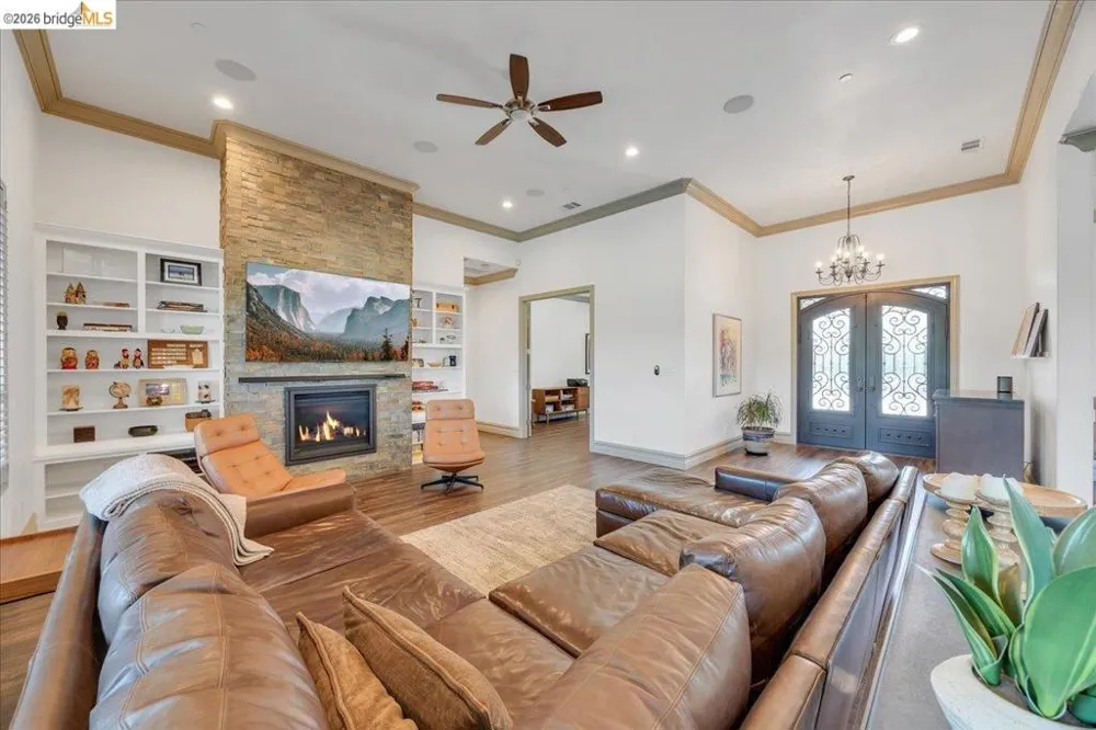 1976 Oak Creek Copperopolis, CA 95228