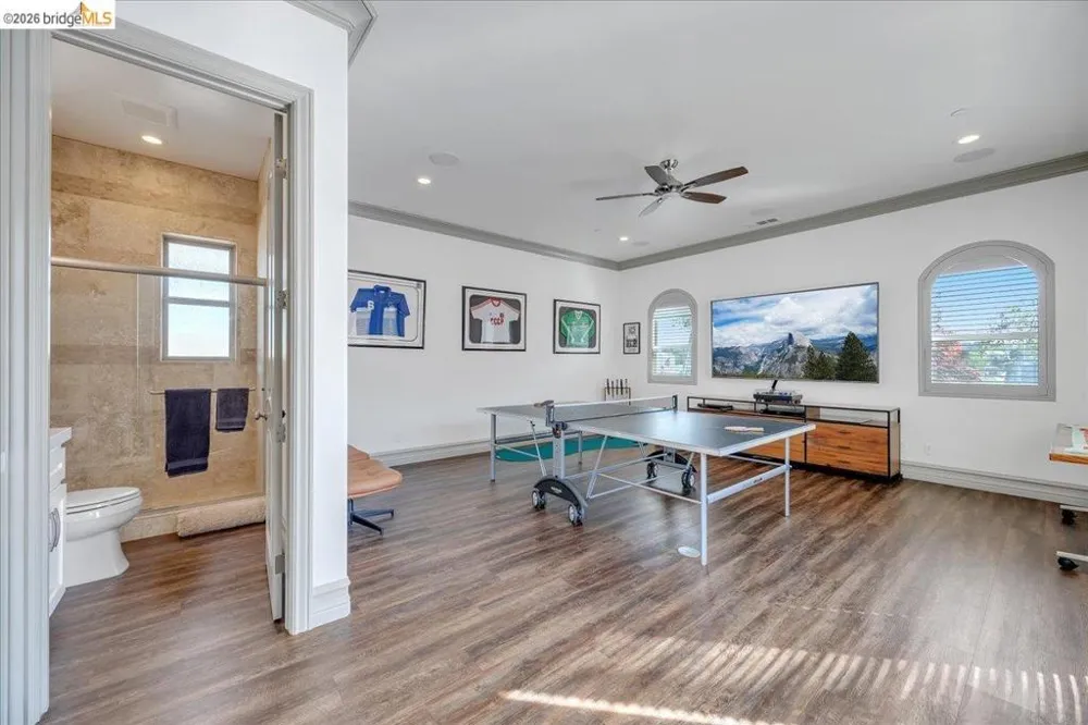 1976 Oak Creek Copperopolis, CA 95228