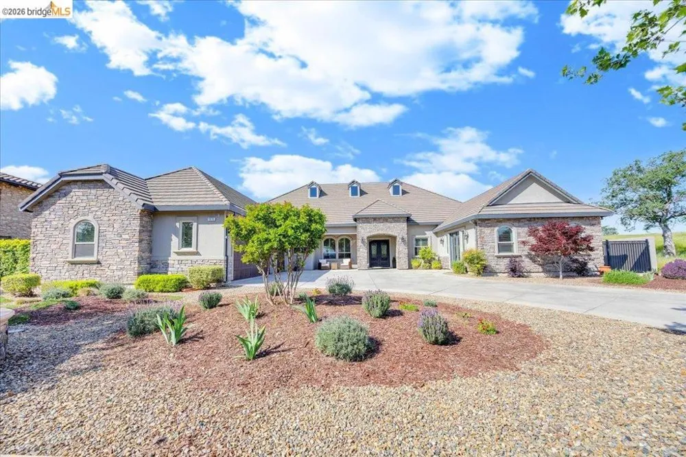 1976 Oak Creek Copperopolis, CA 95228