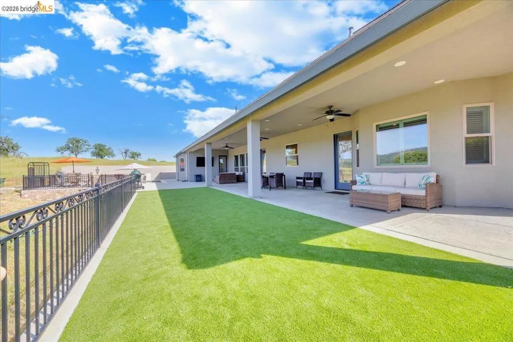 1976 Oak Creek Copperopolis, CA 95228