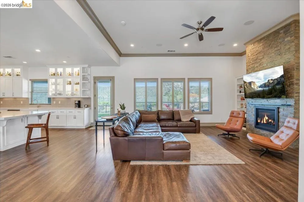1976 Oak Creek Copperopolis, CA 95228