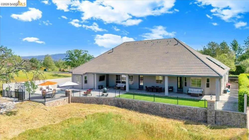 1976 Oak Creek Copperopolis, CA 95228