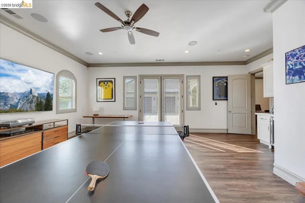 1976 Oak Creek Copperopolis, CA 95228