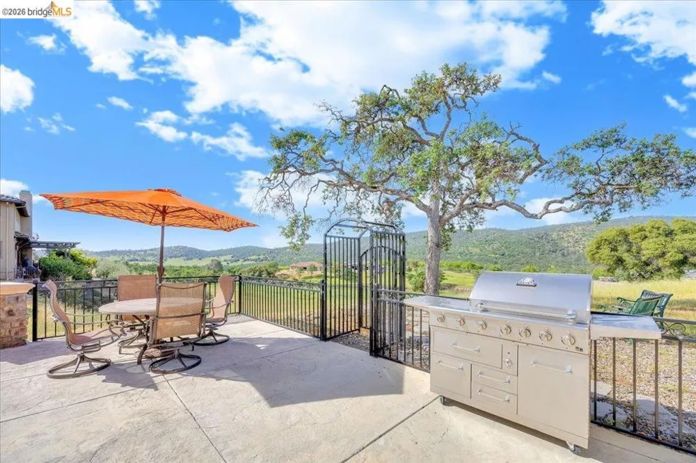 1976 Oak Creek Copperopolis, CA 95228