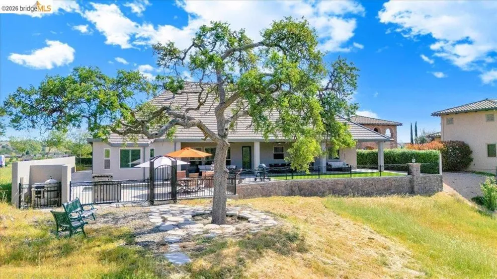 1976 Oak Creek Copperopolis, CA 95228