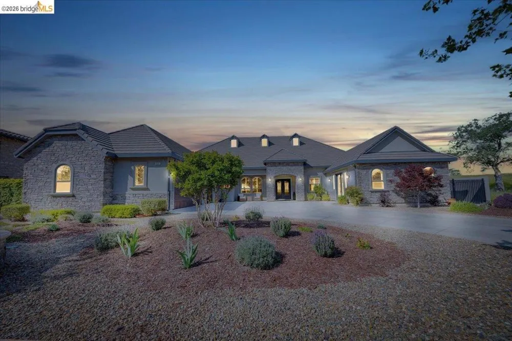1976 Oak Creek Copperopolis, CA 95228