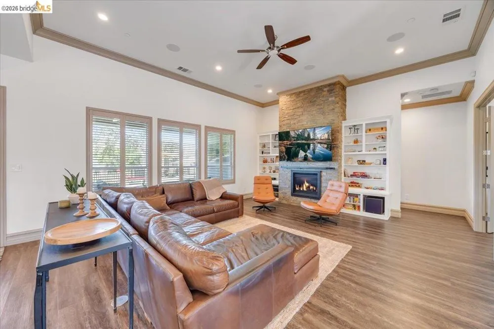1976 Oak Creek Copperopolis, CA 95228