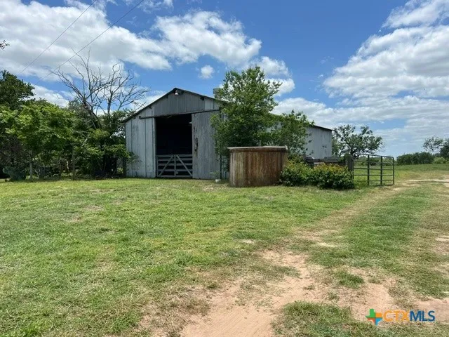 4612 County Road 117 Floresville, TX 78114