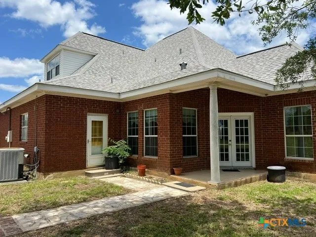 4612 County Road 117 Floresville, TX 78114