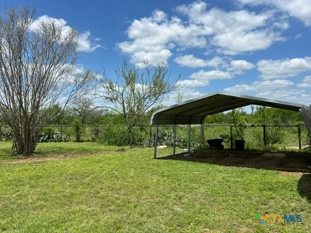 4612 County Road 117 Floresville, TX 78114