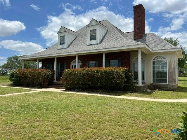 4612 County Road 117 Floresville, TX 78114