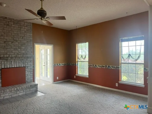4612 County Road 117 Floresville, TX 78114
