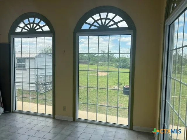 4612 County Road 117 Floresville, TX 78114